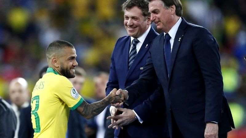 Bolsonaro “abraza” a la Copa América para cambiar su imagen