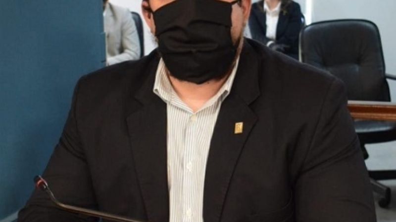 Desafían a Manzi a que sea voluntario en la atención de pacientes con COVID-19