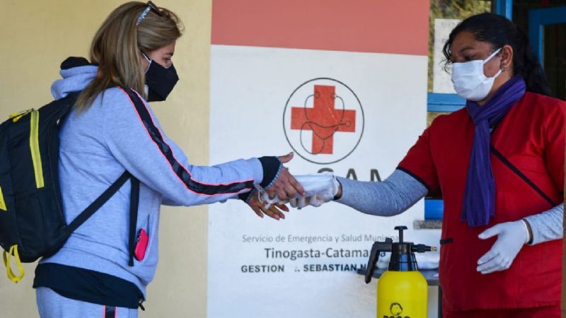 Continúa la asistencia a familias aisladas y la entrega masiva de barbijos