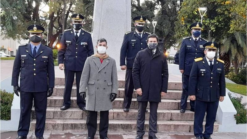 Conmemoraron el Día de la Bandera en la Plaza 25 de Mayo