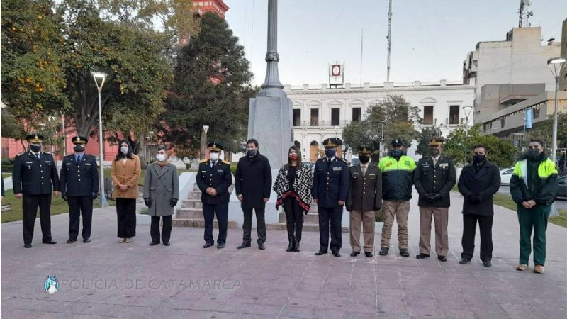 Conmemoraron el Día de la Bandera en la Plaza 25 de Mayo