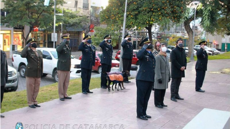Conmemoraron el Día de la Bandera en la Plaza 25 de Mayo