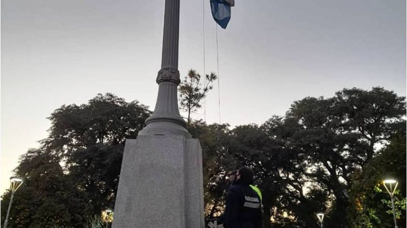 Conmemoraron el Día de la Bandera en la Plaza 25 de Mayo