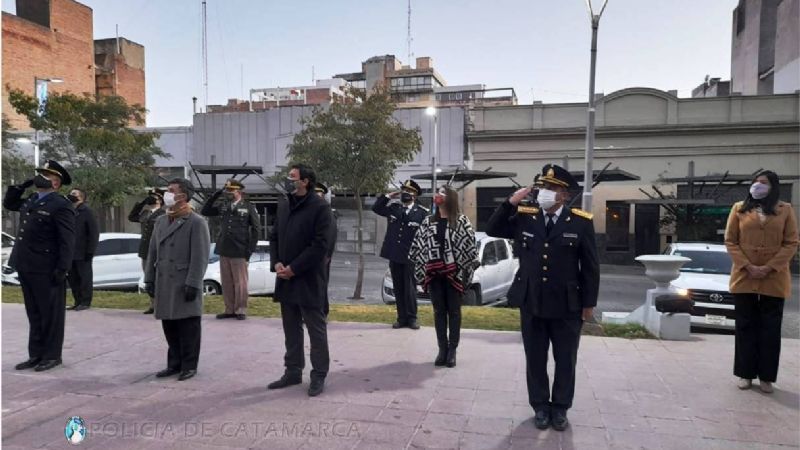 Conmemoraron el Día de la Bandera en la Plaza 25 de Mayo