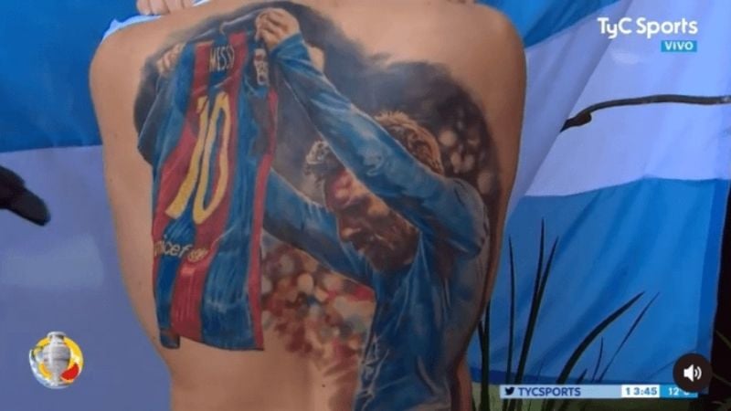 Lionel Messi firmó el tatuaje de su fanático brasileño
