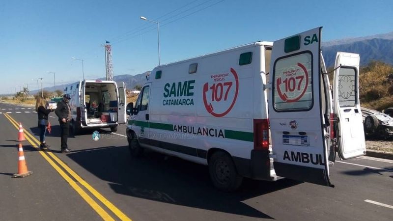 Volcó un auto con dos mujeres y dos niñas