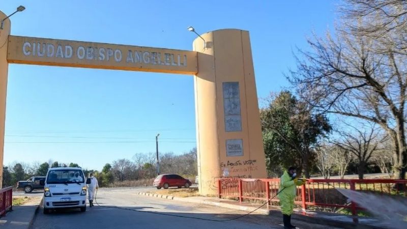 Conmoción en Córdoba: hallaron a una joven pareja muerta en su cama