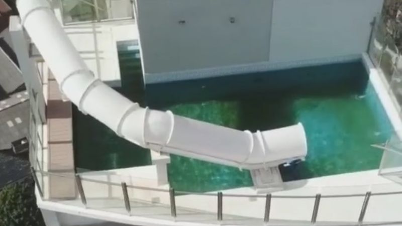 Edificio tiene un tobogán acuático en el piso 28
