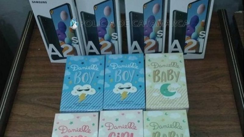 Dos mujeres detenidas por el robo de cuatro celulares en un negocio