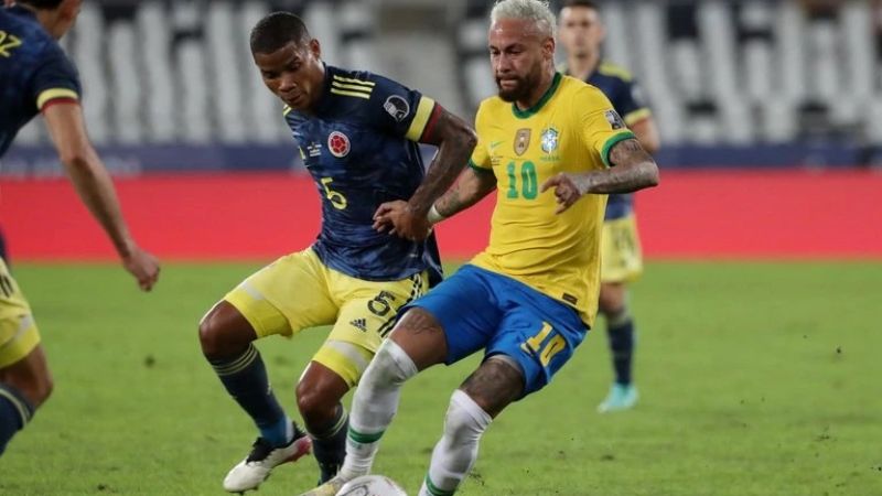 A Brasil le salió el tiro del final y venció 2-1 a Colombia