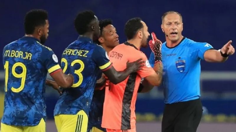 A Brasil le salió el tiro del final y venció 2-1 a Colombia