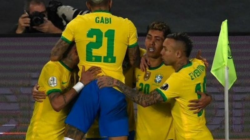 A Brasil le salió el tiro del final y venció 2-1 a Colombia