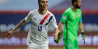 ALMIRÓN fue figura, asistió el primero desde el corner y convirtió el segundo gol paraguayo de penal.