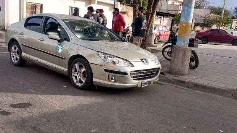 Auto impactó contra una moto