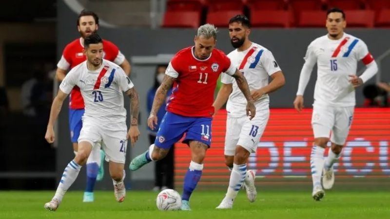 Paraguay venció 2-0 a Chile y es escolta de la Argentina
