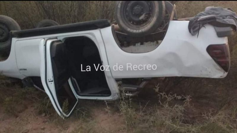Camioneta volcó en el trayecto de El Quimilo a Recreo