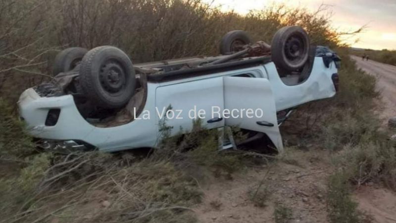 Camioneta volcó en el trayecto de El Quimilo a Recreo