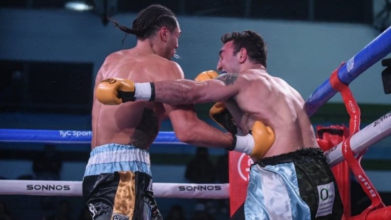 Quintana noqueó a Daneff en gran pelea y se llevó la corona