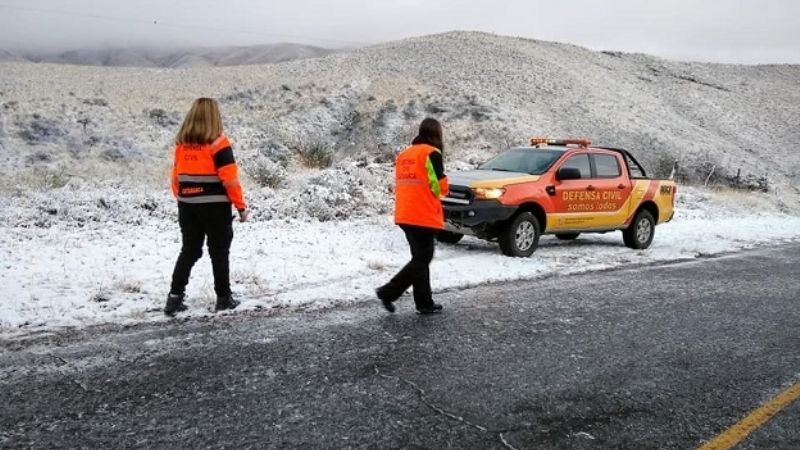 Por la nieve, recomiendan no circular por los caminos de montaña