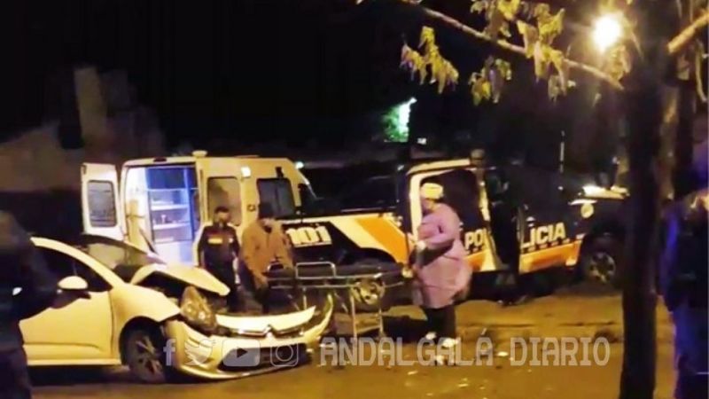 Violento choque entre un auto y un patrullero