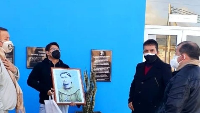 Obsequiaron retratos de Esquiú al hospital Malbrán