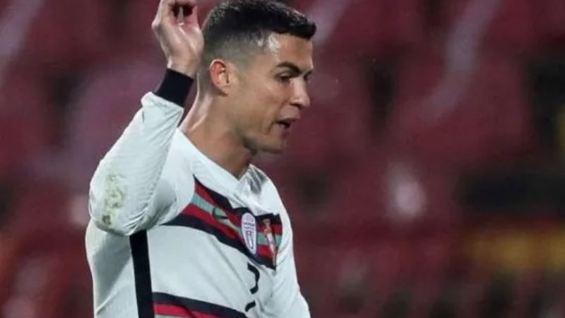 En Portugal cuestionan gesto de Cristiano Ronaldo con la cinta de capitán
