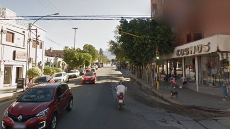 Aprehenden a un joven por robar indumentarias en un local