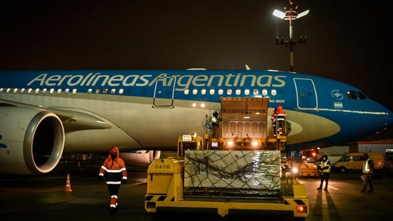 Llegó un vuelo con más de 709 mil dosis de vacunas Sputnik V