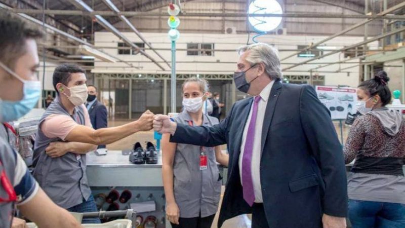 La empresa Dass vuelve a producir zapatillas en el país