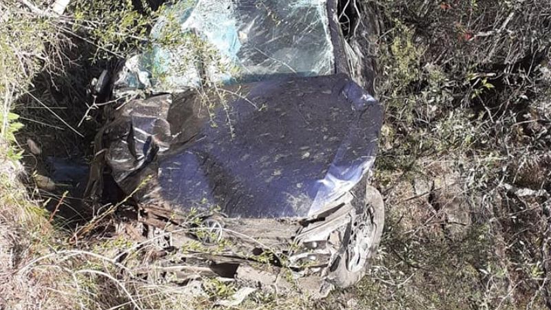 Se desbarrancó un auto en la cuesta de Los Angeles