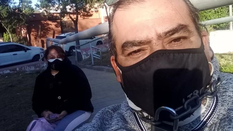 Encadenados piden asistencia por una urgente intervención quirúrgica