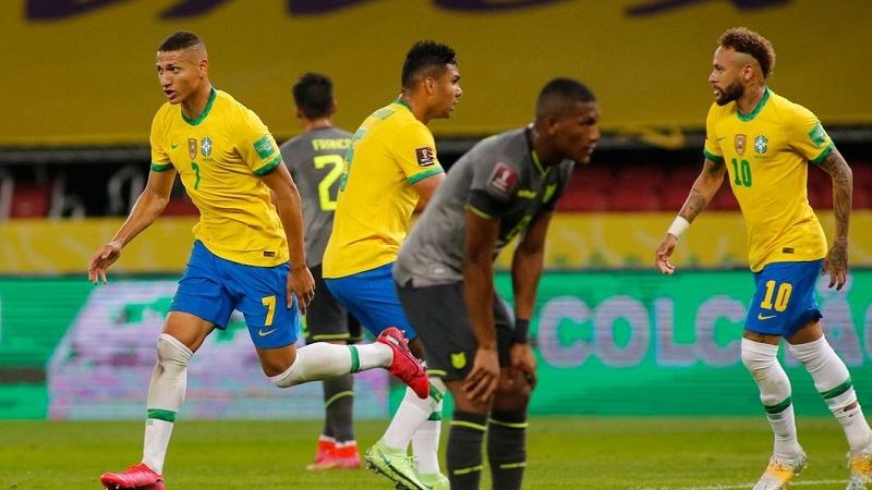 Brasil venció 2-0 a Ecuador, con final polémico