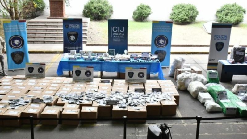 Cayó banda que fabricaba barbijos truchos con el logo del Conicet