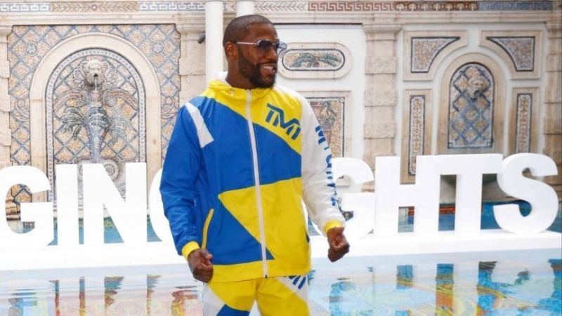 Floyd Mayweather vs. Logan Paul, puro show; nada de boxeo