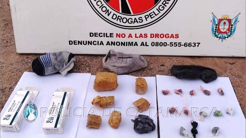 Dos detenidos con droga, dinero en efectivo y otros elementos