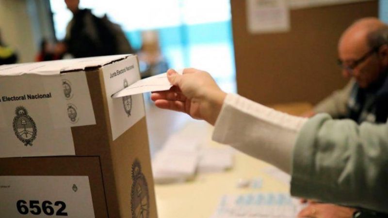 Incesantes negociaciones a un día del cierre de listas