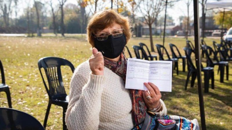 Los recuperados y luego vacunados tienen "inmunidad permanente"