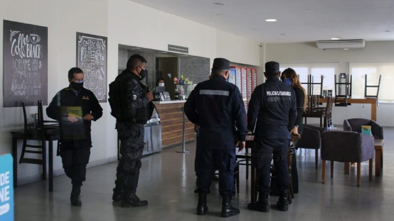 Clausura y multa de un bar por no cumplir las medidas