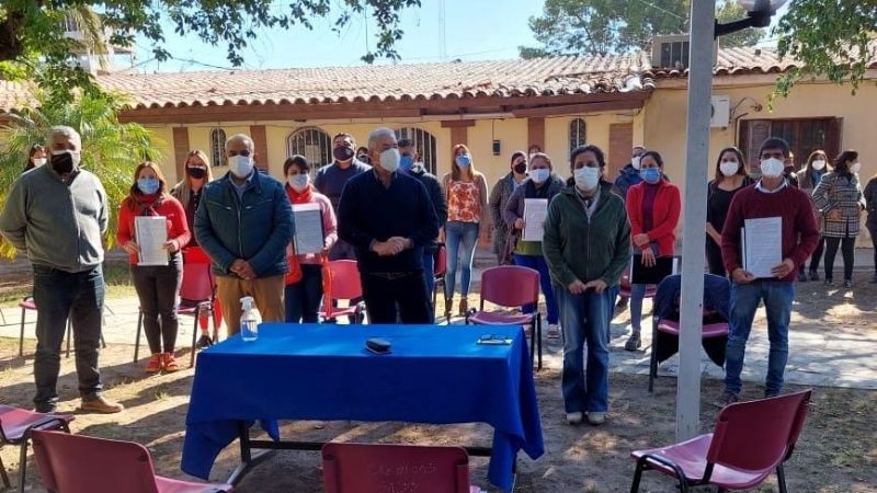 Se completó la entrega de contratos de guardia a becados de toda la provincia