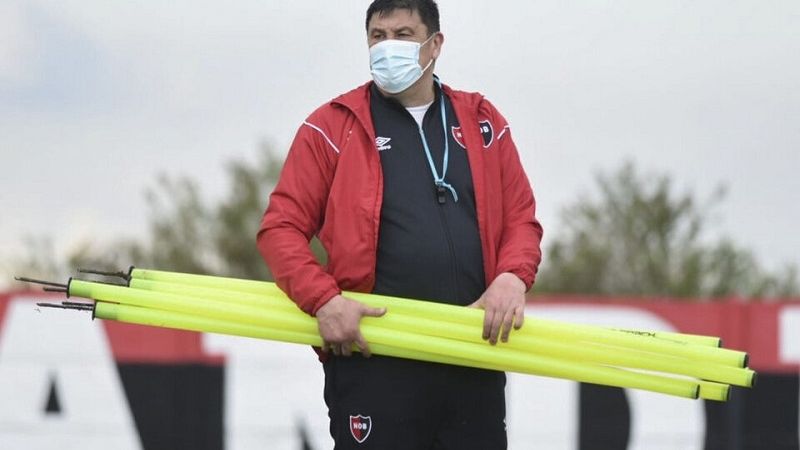 El “Mono” Burgos ya no es más el DT de Newell's