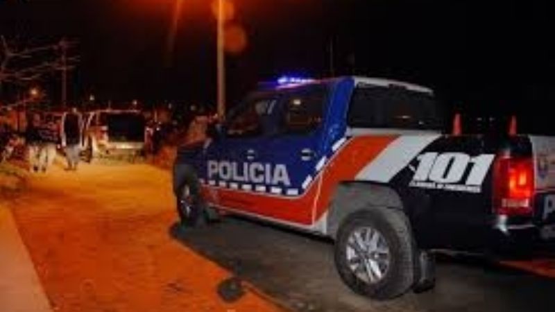 Aprehendieron a un joven por agredir a policías