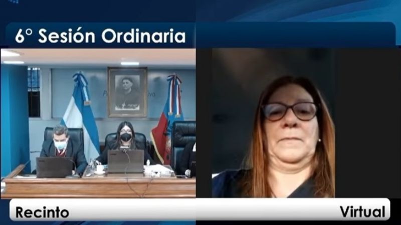 ¿Juana Fernández votó desde el auto?