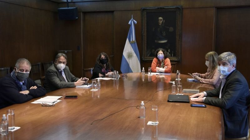 Acordaron acelerar las segundas dosis en mayores de 40 y personas con riesgos