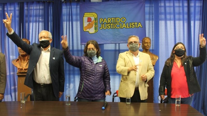 Lucía y Raúl en el homenaje a Vicente Saadi en el PJ