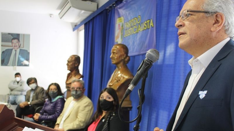 Lucía y Raúl en el homenaje a Vicente Saadi en el PJ