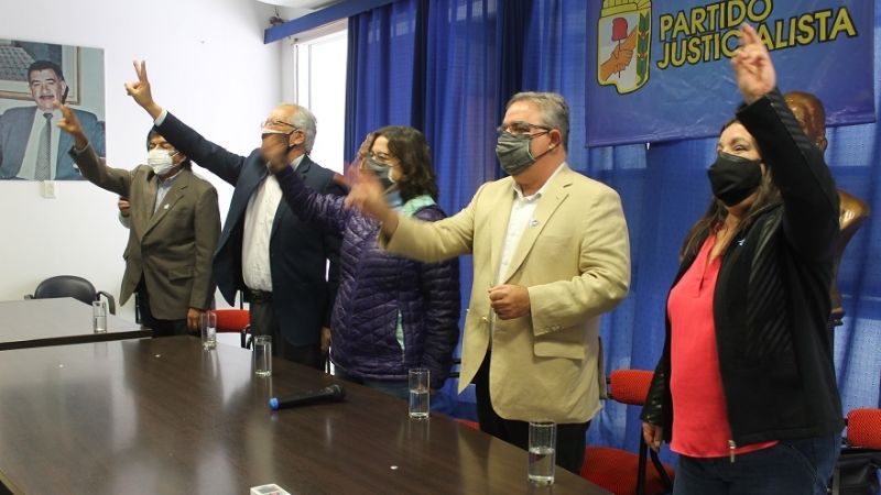 Lucía y Raúl en el homenaje a Vicente Saadi en el PJ