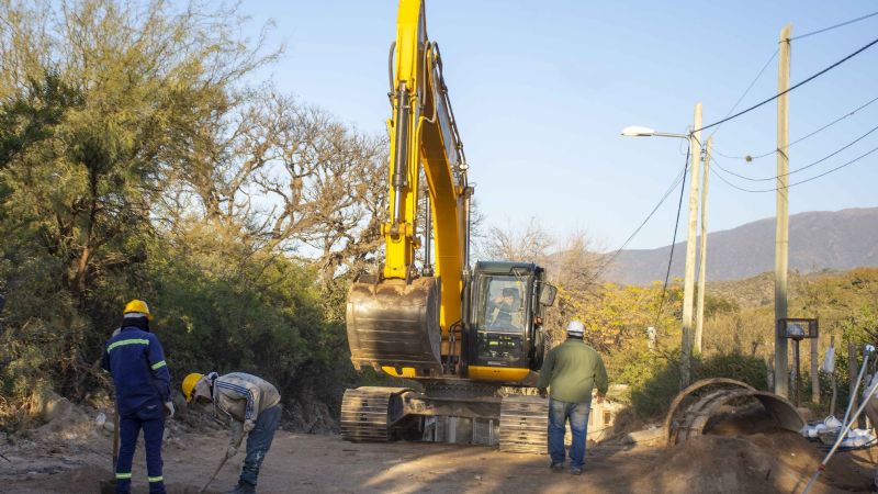 Jalil y Saadi recorrieron obras para mejorar el servicio de agua y de cloacas