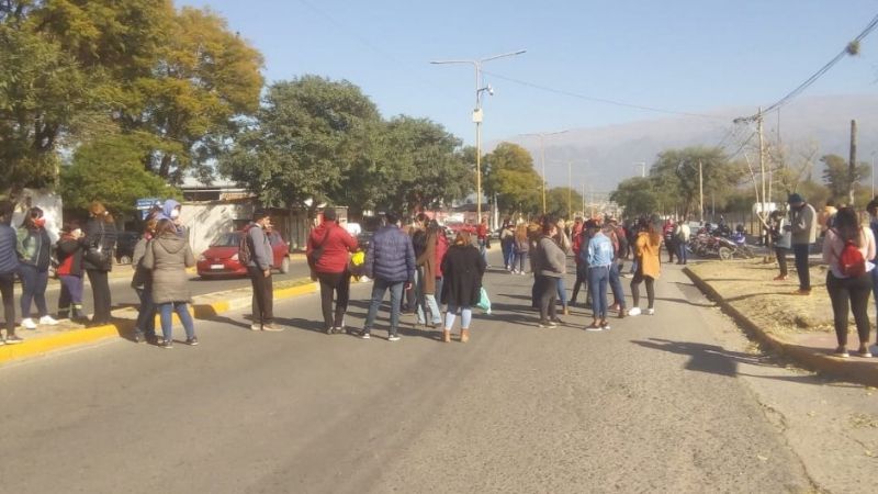 Por piquete, está interrumpido el tránsito en Av. Presidente Castillo