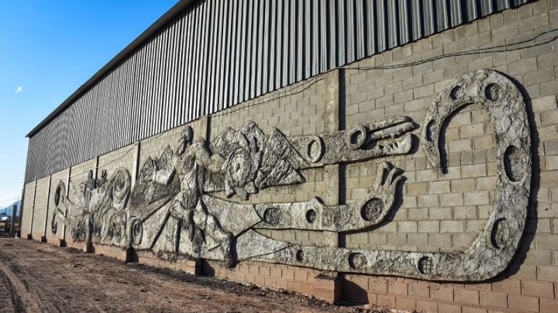 Imponente mural en Tinogasta