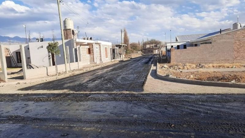Avanza obra de asfaltado en el loteo Los Soria